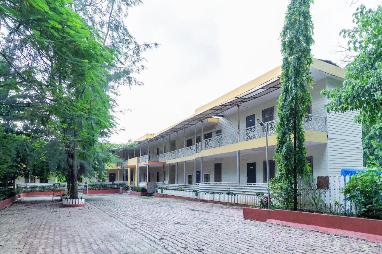 Capital O 47539Capital O Umbergaon Club Hotel Umargām Exterior foto