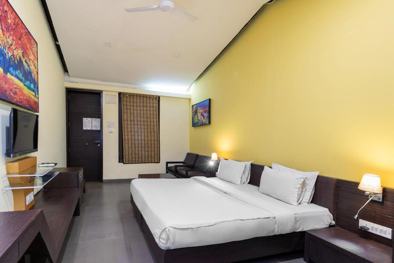 Capital O 47539Capital O Umbergaon Club Hotel Umargām Exterior foto